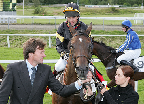 Are Hyldmo vant sitt første norske Derby med Winning Flush i 1984. Her med hinderstjernen Rambo Flyer